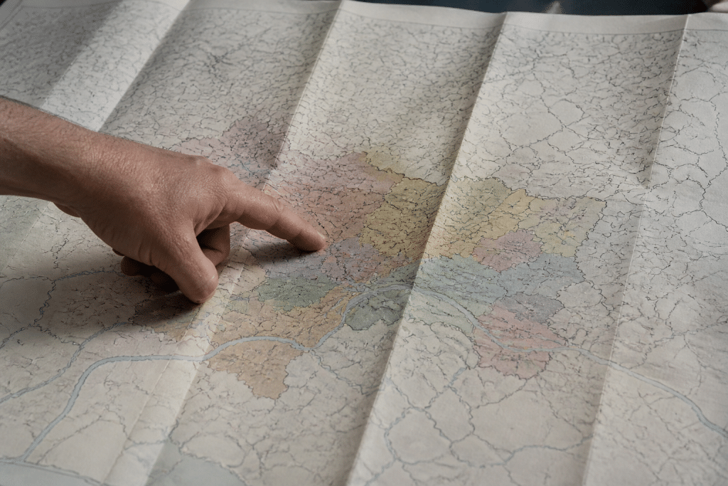 Carte administrative montrant communes regroupees autour Avignon