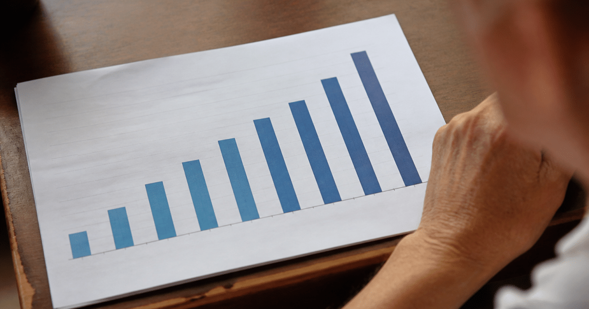 Graphique barres montrant croissance population ville Lattes