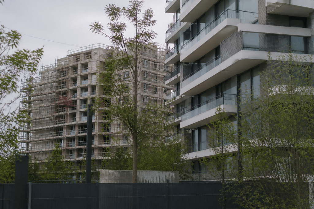Immeubles modernes et chantiers de renovation urbaine a Issy